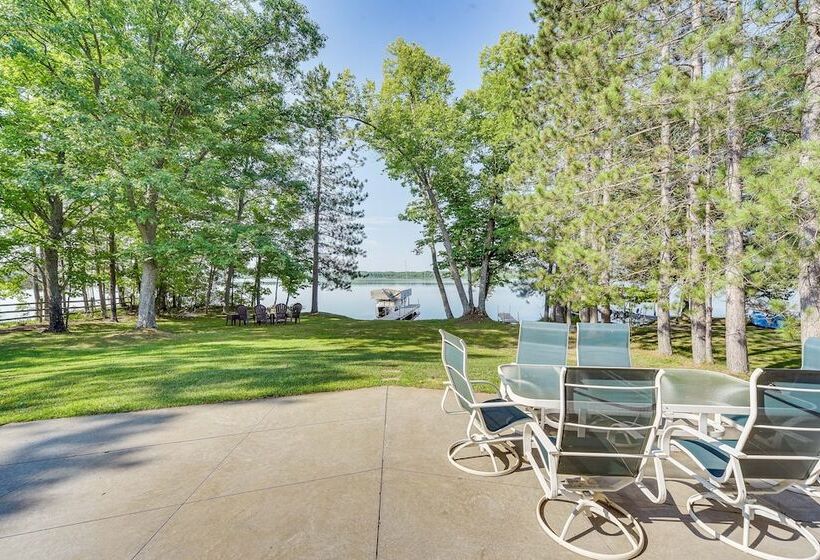 Sarona Serenity: Lakeside Retreat W/ Boat Dock!