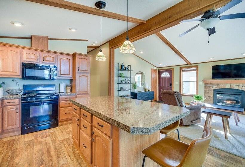 Sarona Serenity: Lakeside Retreat W/ Boat Dock!