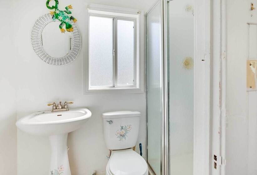 Scenic Geneva Cottage W/ Lake Erie Beach Access!