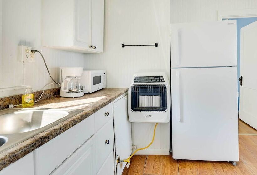 Scenic Geneva Cottage W/ Lake Erie Beach Access!