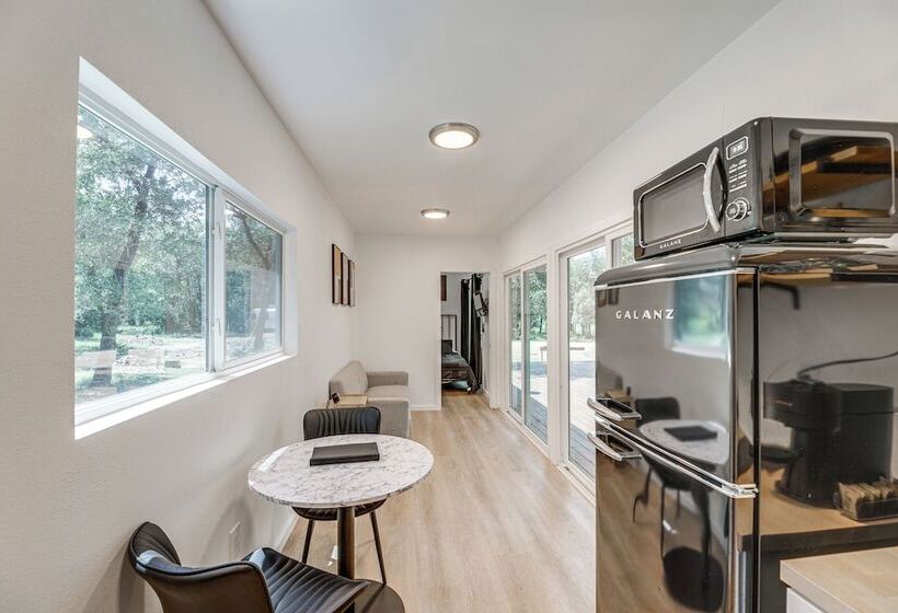 La Grange Tiny Home: 22 Acres & Near Wine Country