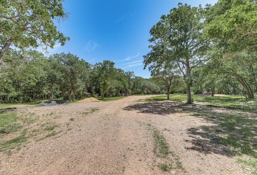 La Grange Tiny Home: 22 Acres & Near Wine Country