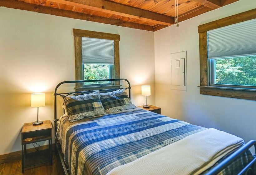 Secluded Campton Cabin W/ Views & Cozy Fireplace!