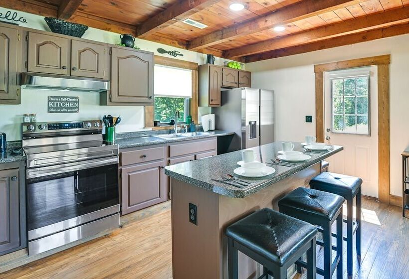 Secluded Campton Cabin W/ Views & Cozy Fireplace!