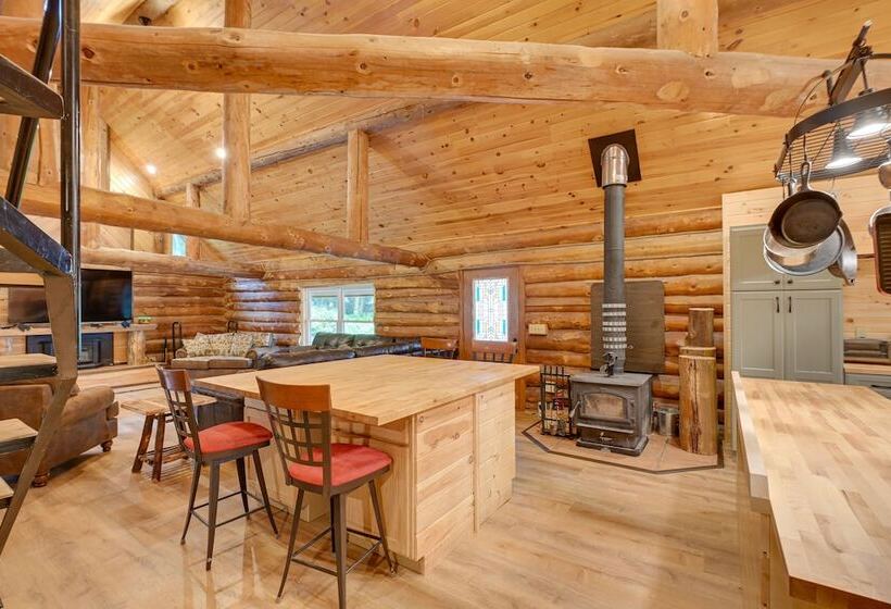 Secluded Greenville Cabin: Walk To Moosehead Lake!