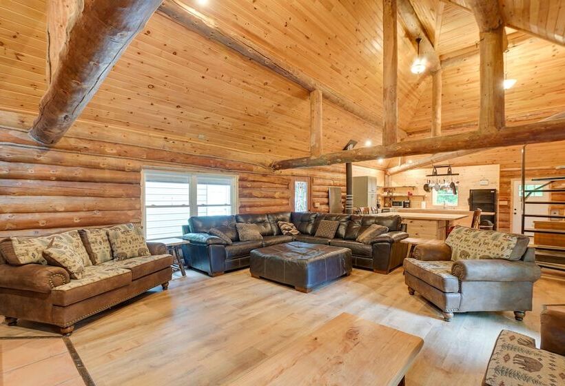 Secluded Greenville Cabin: Walk To Moosehead Lake!