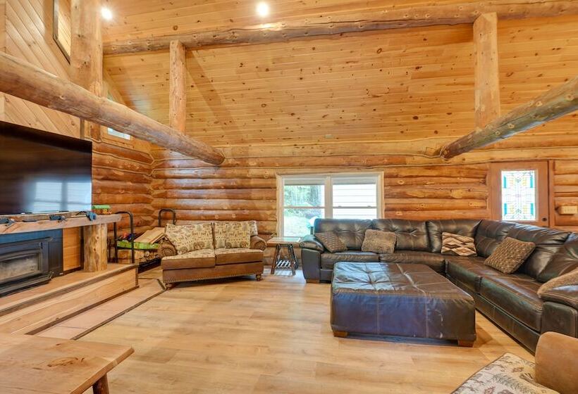 Secluded Greenville Cabin: Walk To Moosehead Lake!