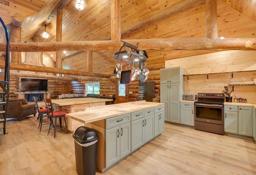 Secluded Greenville Cabin: Walk To Moosehead Lake!