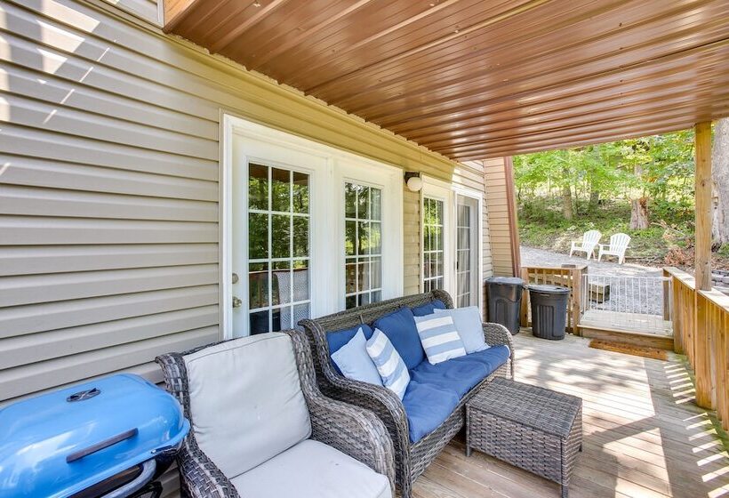 Secluded Jamestown Cabin W/ Fire Pit!