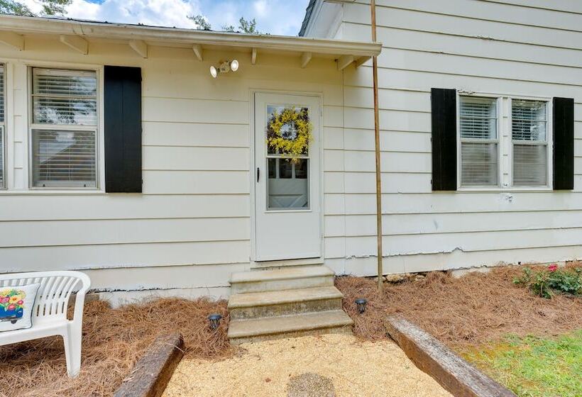 2 Mi To Lake: Lineville Farmhouse W/ Fire Pit