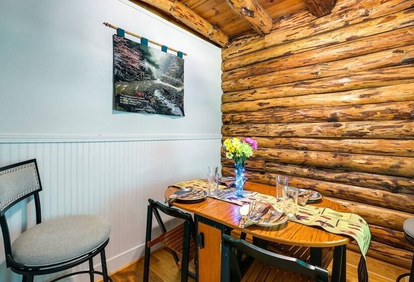 Secluded Meadows Of Dan Cabin W/ Fire Pit!