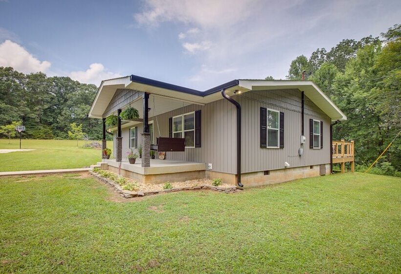 Serene Bryant Retreat W/ Private Hot Tub!