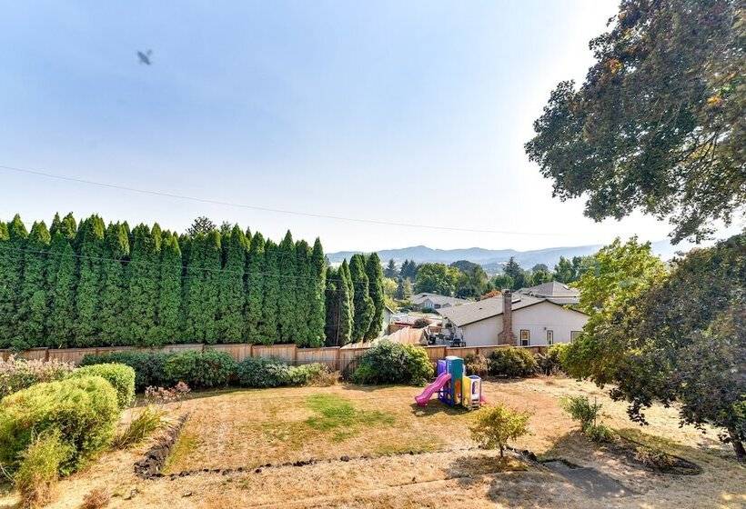 Serene Forest Grove Home W/ Deck & Stunning Views!