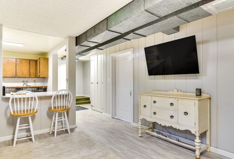 Serene Forest Grove Home W/ Deck & Stunning Views!