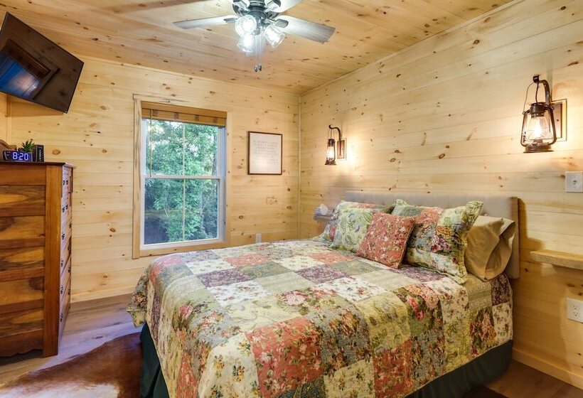 Serene Kentucky Cabin W/ Fireplace + Fire Pit!