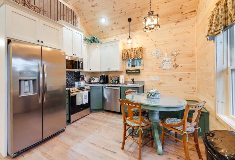 Serene Kentucky Cabin W/ Fireplace + Fire Pit!