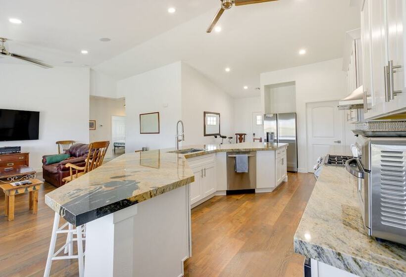 Serene Pahrump Cottage W/ Mountain Views!