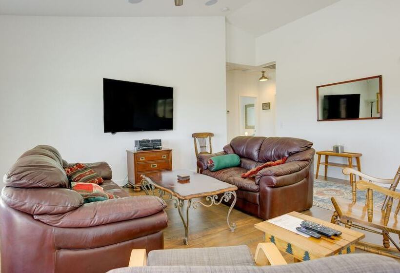 Serene Pahrump Cottage W/ Mountain Views!