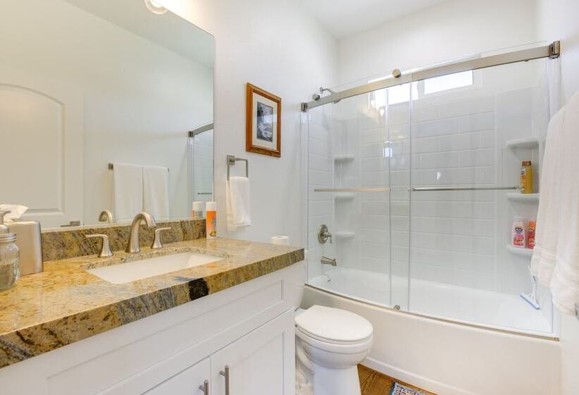 Serene Pahrump Cottage W/ Mountain Views!