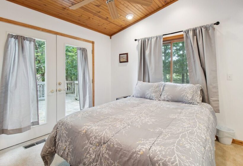 Serene Yellville Retreat W/ Hot Tub On 85 Acres