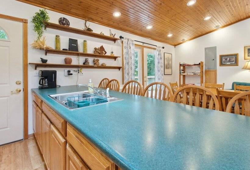 Serene Yellville Retreat W/ Hot Tub On 85 Acres