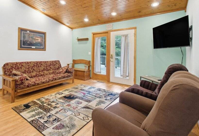 Serene Yellville Retreat W/ Hot Tub On 85 Acres