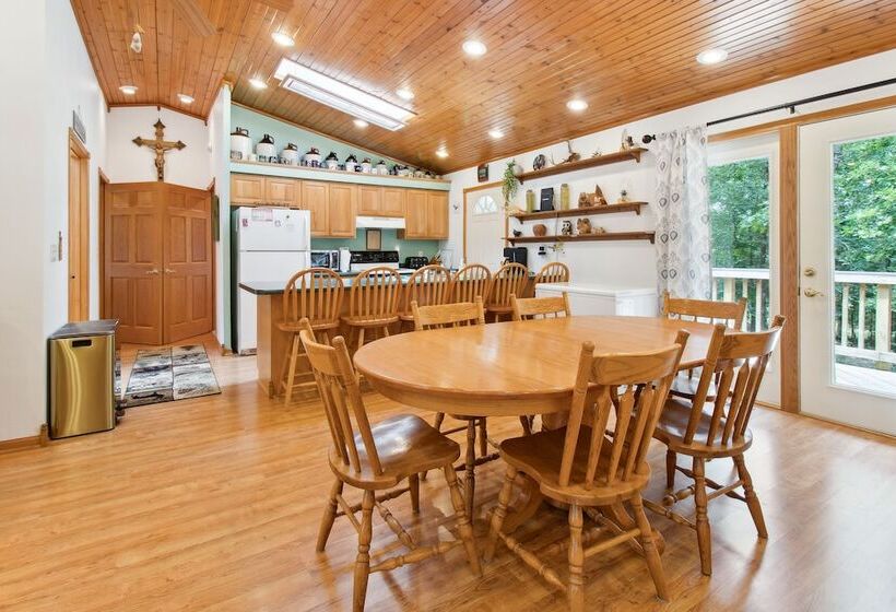 Serene Yellville Retreat W/ Hot Tub On 85 Acres