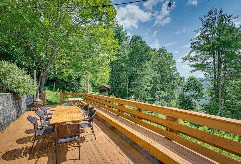 Skyview Retreat  Cabin W/ Mountain Views!
