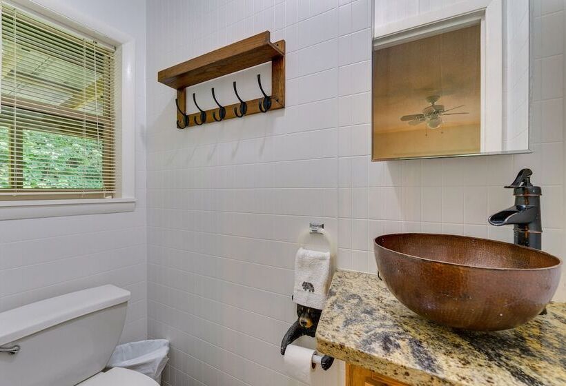 Skyview Retreat  Cabin W/ Mountain Views!