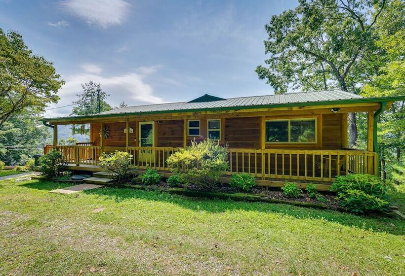 Skyview Retreat  Cabin W/ Mountain Views!