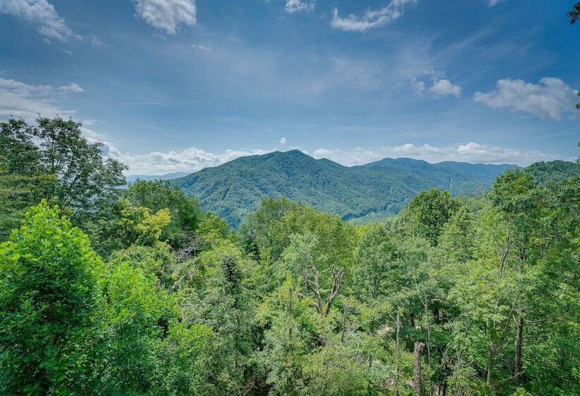 Skyview Retreat  Cabin W/ Mountain Views!