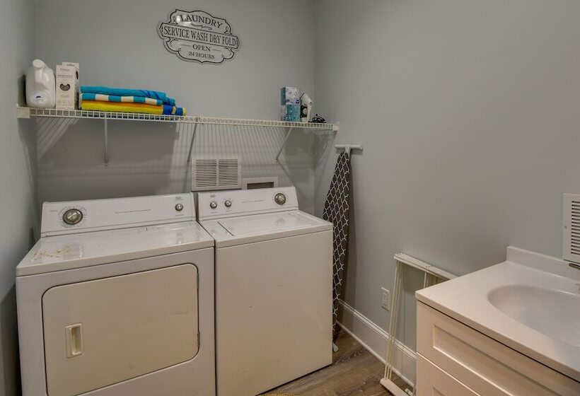 South Carolina Retreat W/ Fireplace & Lake Access!