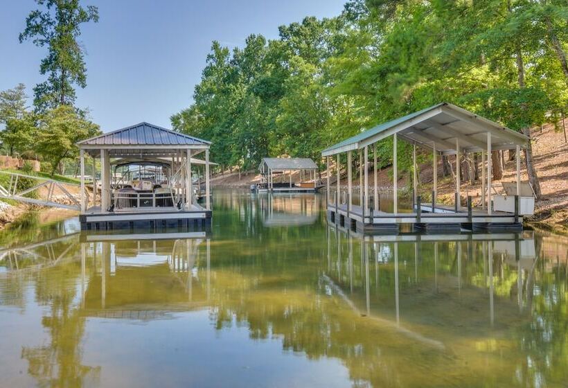 South Carolina Retreat W/ Fireplace & Lake Access!