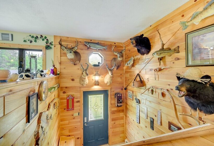 South Range Home   6 Mi To Lake Superior!