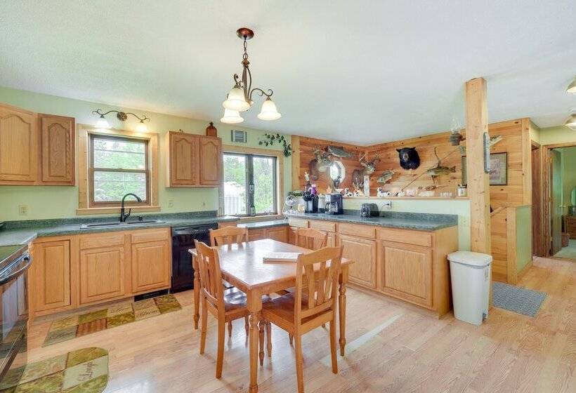 South Range Home   6 Mi To Lake Superior!