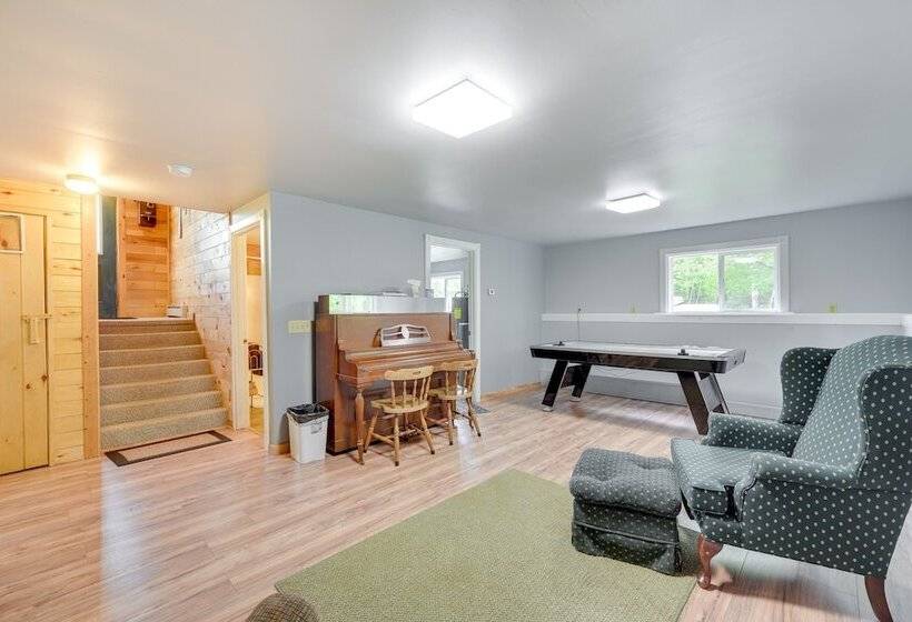 South Range Home   6 Mi To Lake Superior!