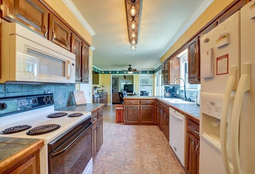 Spacious Arkansas Abode W/ Balcony & Fire Pit!