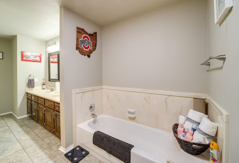 Spacious Arkansas Abode W/ Balcony & Fire Pit!