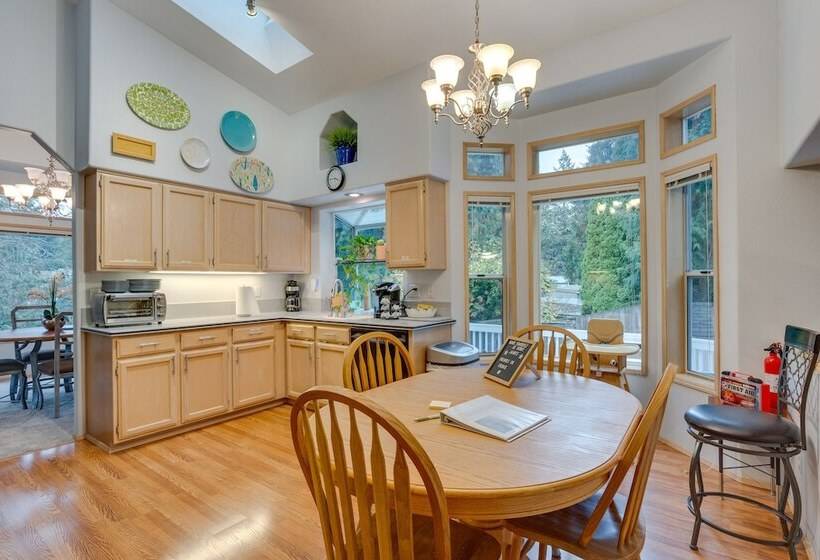 Pet & Family Friendly Bonney Lake Home: Game Room