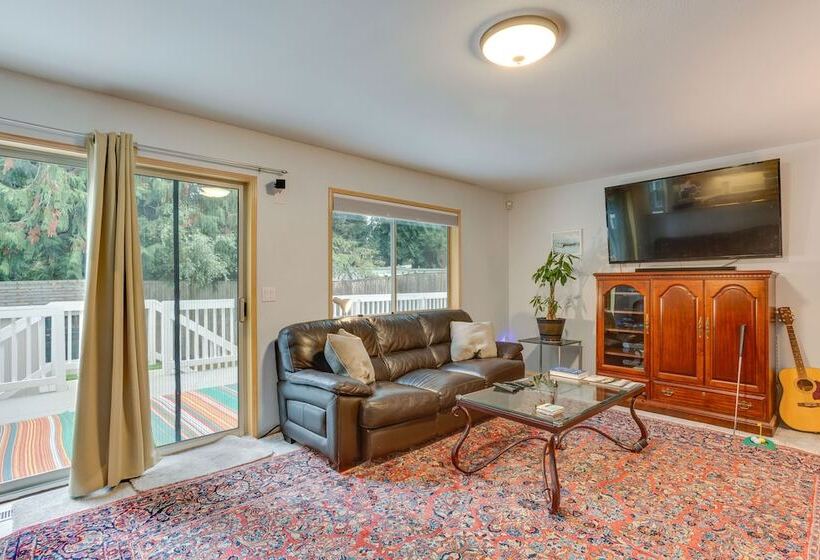 Pet & Family Friendly Bonney Lake Home: Game Room