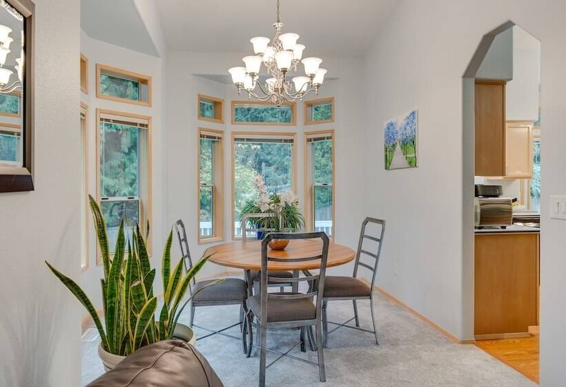 Pet & Family Friendly Bonney Lake Home: Game Room
