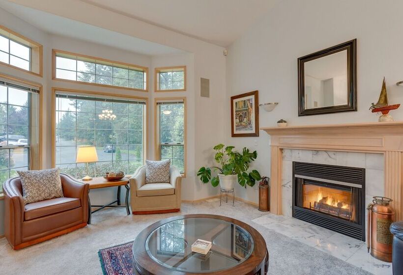 Pet & Family Friendly Bonney Lake Home: Game Room