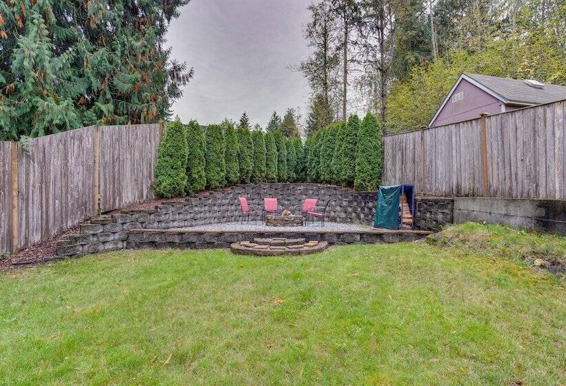 Pet & Family Friendly Bonney Lake Home: Game Room