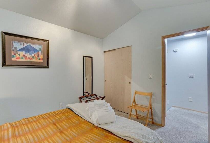 Pet & Family Friendly Bonney Lake Home: Game Room