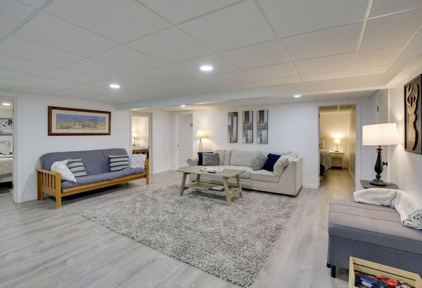 Spacious Cabin W/ Private Dock On Thompson Lake