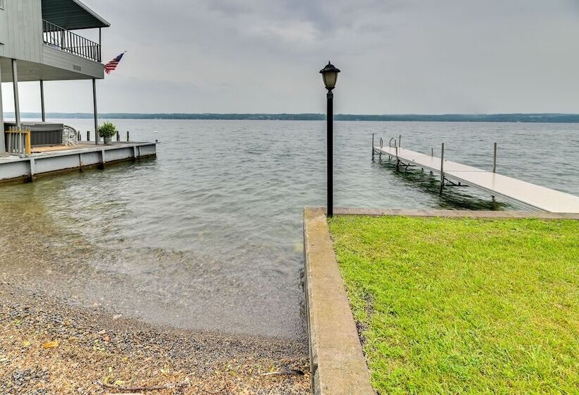 Lakefront Canandaigua Home W/ Dock & Kayak!