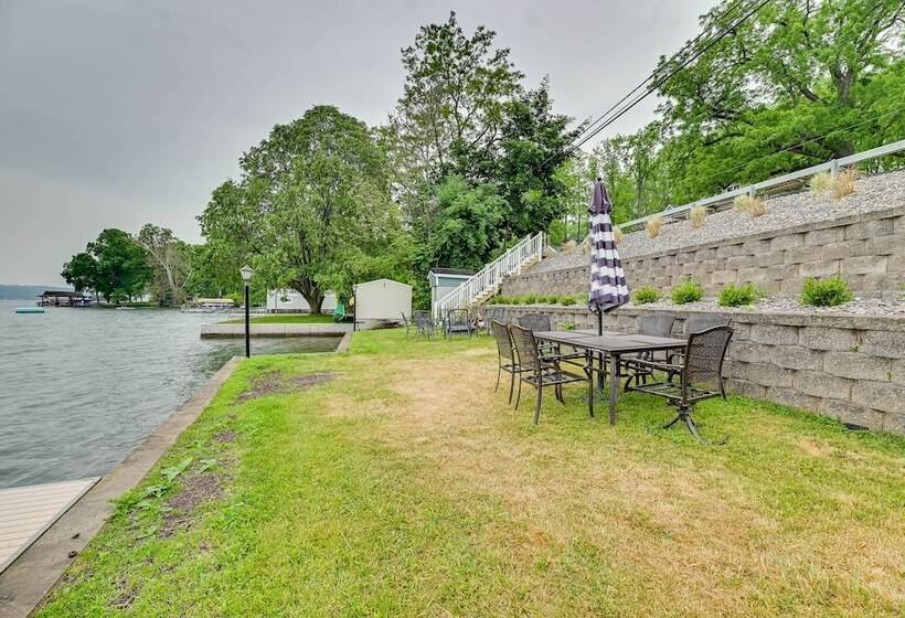 Lakefront Canandaigua Home W/ Dock & Kayak!