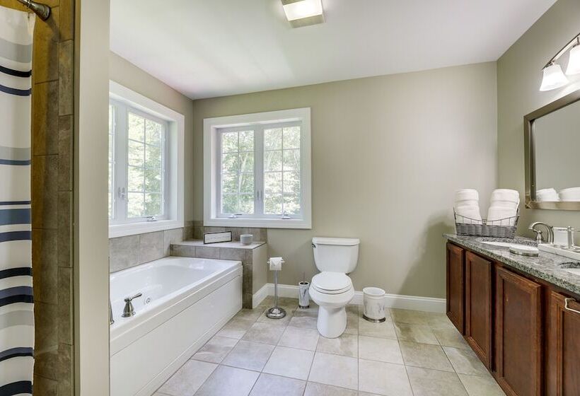 Spacious Connecticut Home   Deck, Grill & Fire Pit