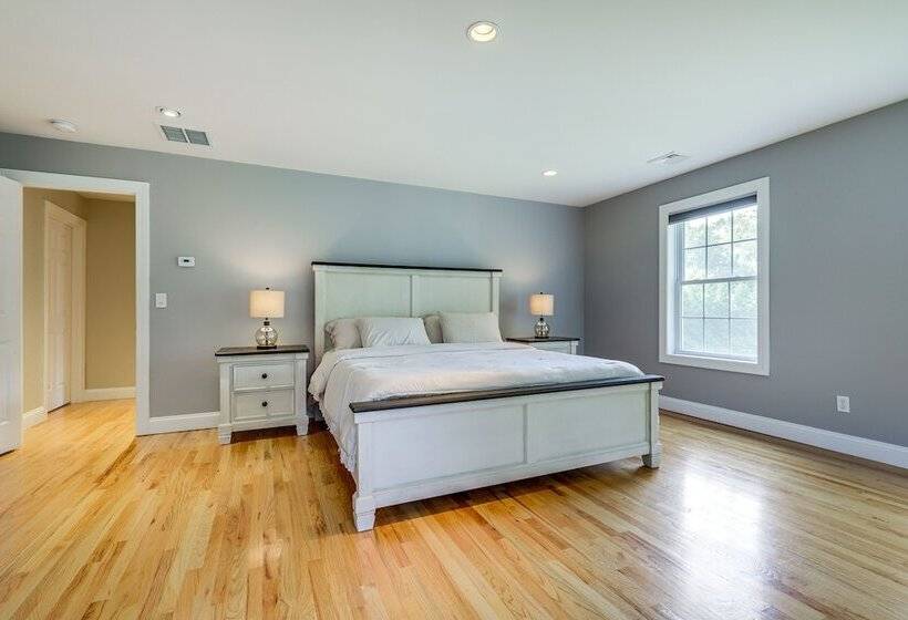 Spacious Connecticut Home   Deck, Grill & Fire Pit