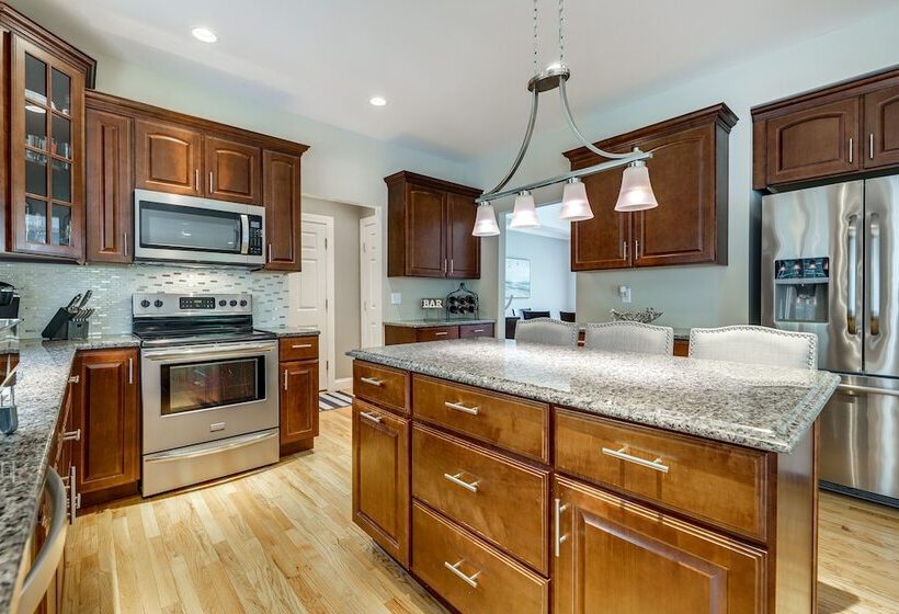 Spacious Connecticut Home   Deck, Grill & Fire Pit